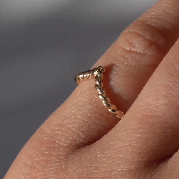 Pointed Twist Ring - Thick