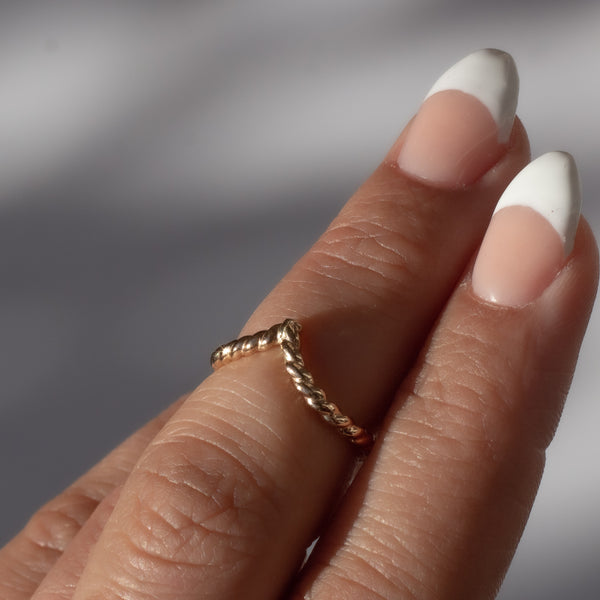 Pointed Twist Ring - Thick